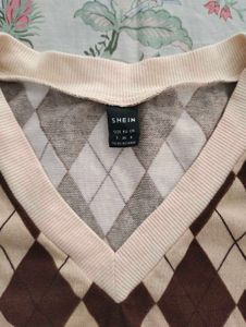 Trendy Argyle Knit Sweater Vest 🤎