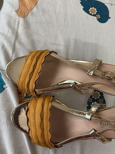 Stylish Gold &amp; Mustard Flats