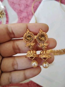 7.Exquisite Gold-Tone Necklace with Pendant