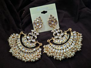 A Gorgeous and Beautiful Kundan Earrings