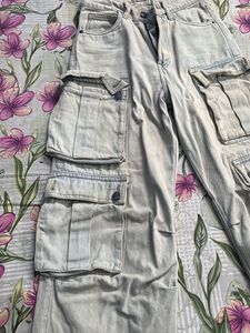 Baggy Light Wash Cargo Jeans