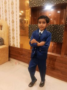 Royal Blue coat pent set. It's 5 piece set. Coat Pent Jacket Shirt And Tie. Fit In 4-6 Year Boy.