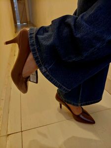 PUMP STYLE POINTED TOE CHERRY RED HEELS