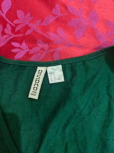 H&amp;M Basic Dark Green Crop Top