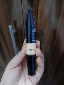 concealer and eyeshadow pallete combo