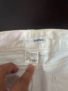 Chic 2000s White Cropped Embroidered Jeans