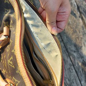 90% Off Authentic Louis Vuitton bag! REDUCED