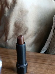 Chic Black Lipstick with Fashionable Face Design