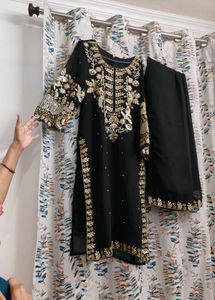 beautiful black kurta set with white dupatta