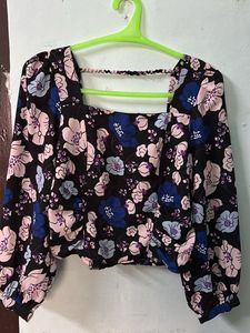 Chic Floral Square Neck Crop Top