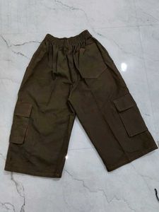 Women's Cargo Cropped Pants.  5 pockets