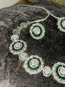 Stunning Emerald &amp; Diamond Necklace Set