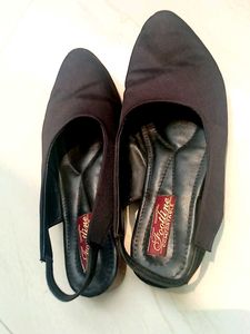 Elegant Black Slingback Flats