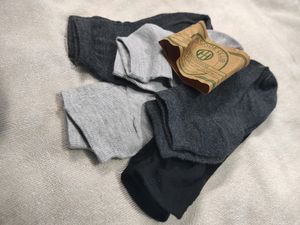 Brand New Seal Pack 4 Peice Socks