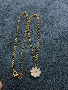 Daisy Flower Pendant Necklace