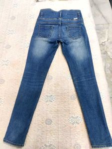 Ripped High-Waisted 👖👍
