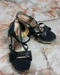 Stylish Black Heels with Bow Accent
