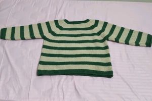 Green and cream sweatshirt