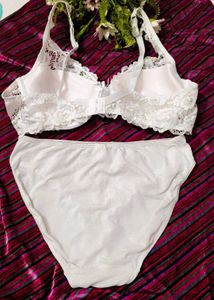 Elegant White Lace Bra with brief 👍