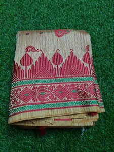 Exquisite Handwoven Saree without blouse