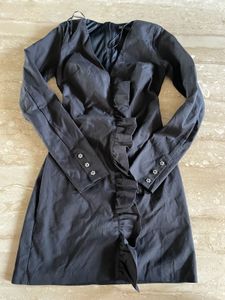 Body fit V neck XS dress