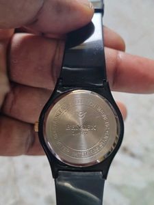 Classic Black &amp; Gold Wristwatch