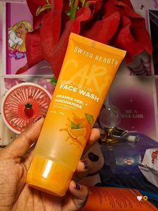 Swiss Beauty Juicy Glow Face Wash