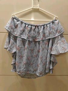 crop top in M ruffled by lee Cooper