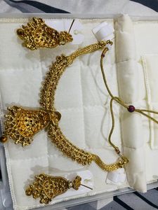 Golden Necklace With Moti