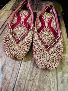 Embroidered Jutti Flats