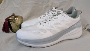 Men's White &amp; Grey Sneakers Size 9 🌟