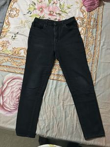 Classic Black High-Waisted Denim Jeans