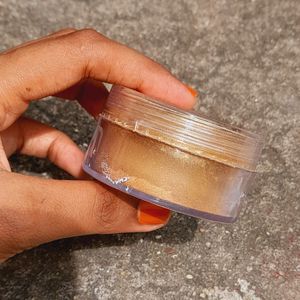 Highlight Shimmering Powder With Free Kajal. 🤩