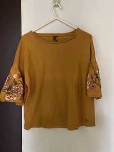 Printed Flare Sleeve Top