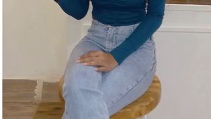 Light Wash bootcut Jeans with Side Slits