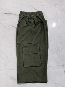 Olive Green Cargo Capris. .5 pockets