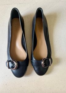 Chic Black Ballet Flats with Buckle Accent