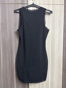 19 H&amp;M Lace Detailed Dress