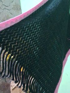 Cozy Black &amp; Pink Knit Shawl New🩷🖤