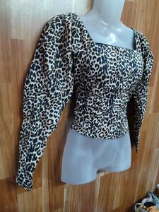 Chic Leopard Print Square Neck Top