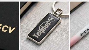 Premium Gift Set - Notebook, Pen, Keychain