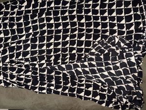 Stylish Black &amp; White Geometric Skirt