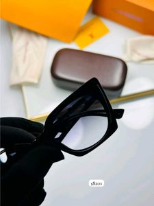 Stylish Black Cat-Eye Sunglasses