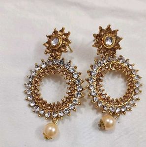 Exquisite Kundan Maang Tikka &amp; Earrings Set