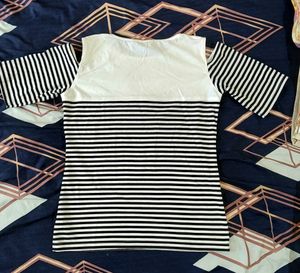 Price Drop 🌟🌟Miss Chase Cold Shoulder TShirt Top