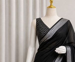 Elegant Black Saree with Blouse Material