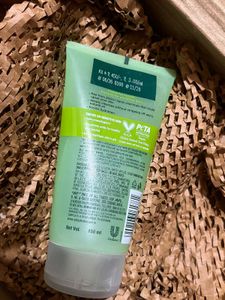 Simple Refreshing Facial Wash