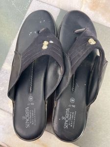 Stylish Black Flip-Flops for Women