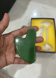 le Marbelle Jade Roller &amp; Gua Sha Set