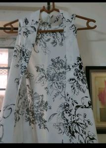 Sleeveless printed long white shrug